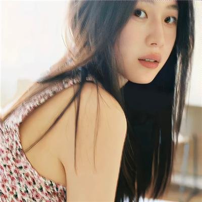 黑暗中的两个人 封面